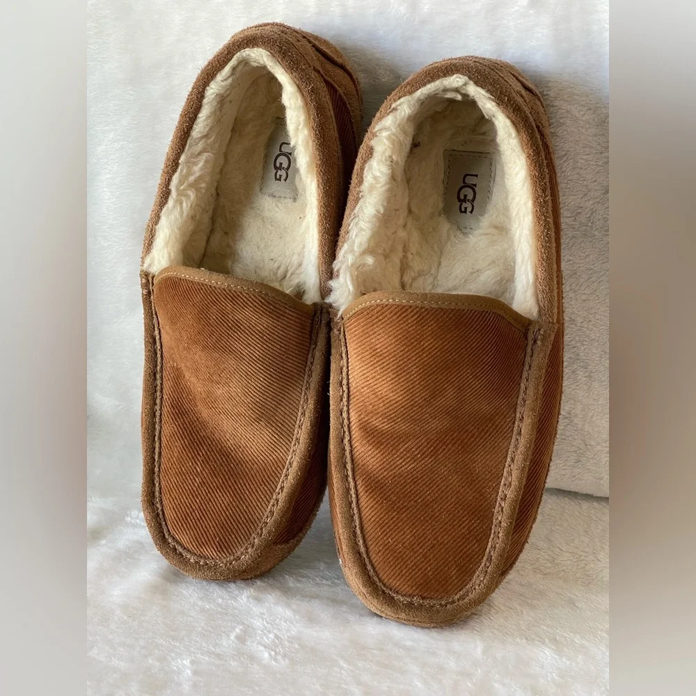 UGG Men's Ascot Corduroy and Leather slippers Sz 11 brown